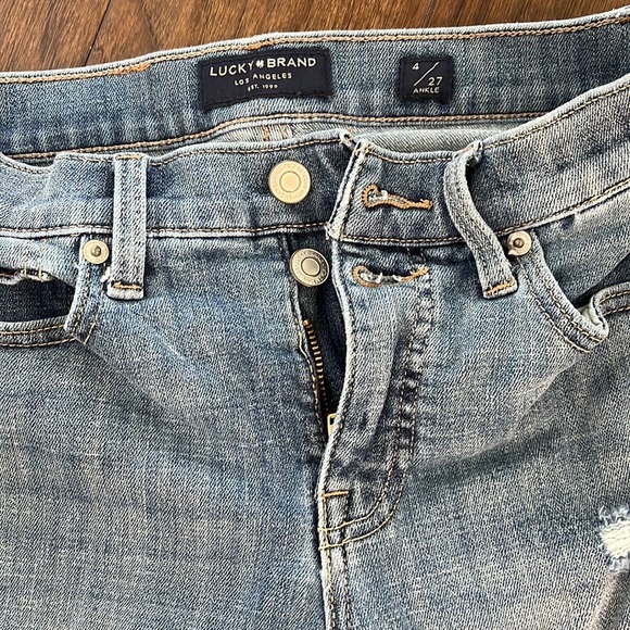Women’s Lucky Brand Jeans - Picture 3 of 5